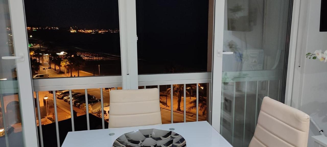 Апартаменты Turisstiko Playa Carvajal Фуэнхирола Экстерьер фото